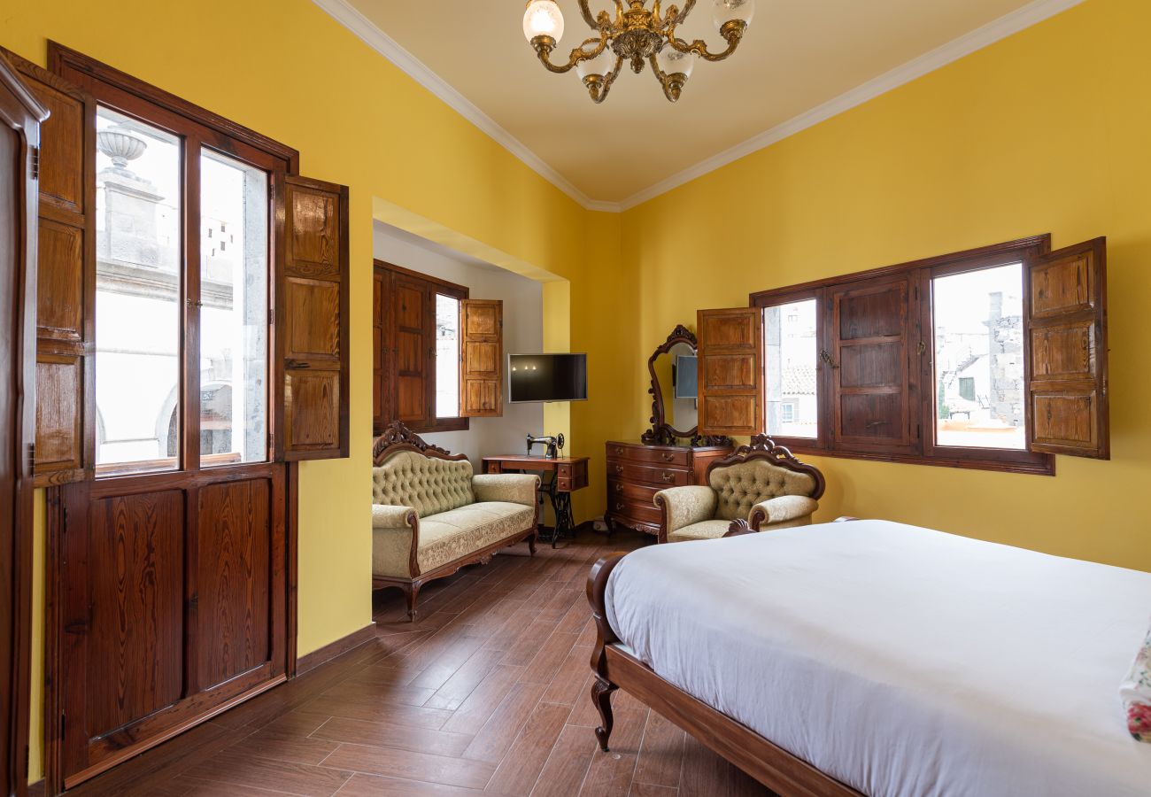 Apartment in Arucas - HomeForGuest NEW Duplex with Rooftop next to Arucas Cathedral