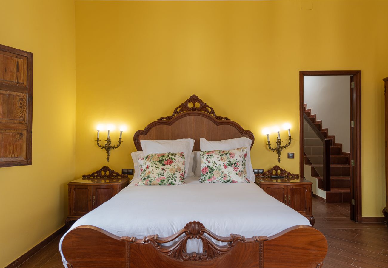 Apartment in Arucas - HomeForGuest NEW Duplex with Rooftop next to Arucas Cathedral