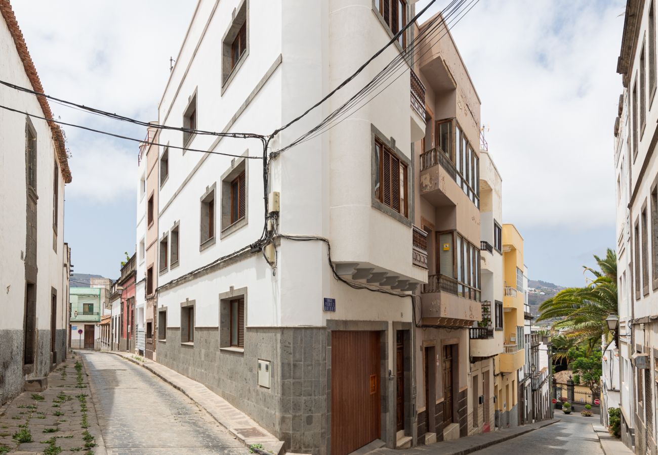 Apartment in Arucas - HomeForGuest NEW Duplex with Rooftop next to Arucas Cathedral