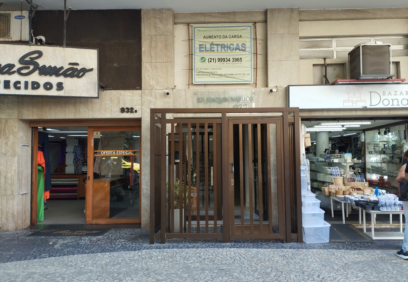 Apartment in Rio de Janeiro - 5 minutes from Leblon Beach | AP204