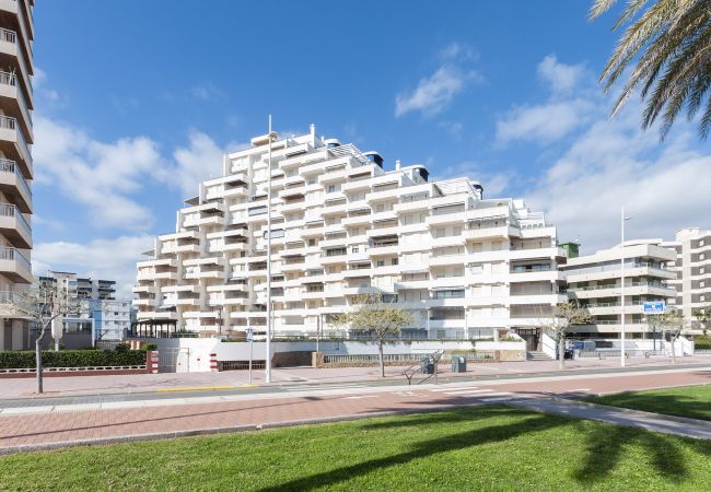 Apartment in Playa de Gandía - Amazing Apartment in front of the Beach with sunny terrace. Airco. Apartment in Playa de Gandía - Amazing Apartment in front of the Beach with sunny terrace. Airco.