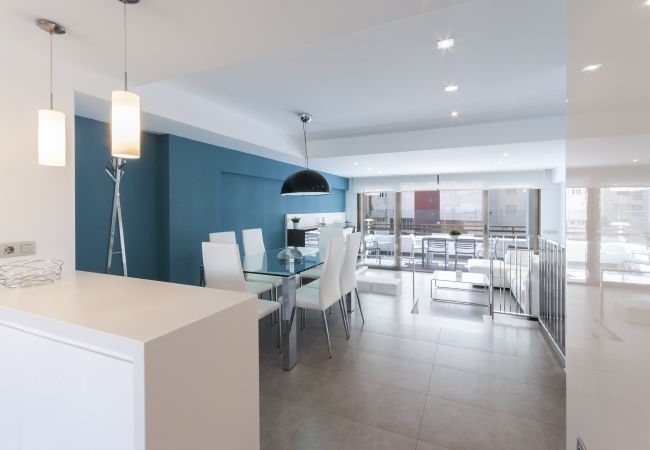 Apartment in Playa de Gandía - Amazing Apartment in front of the Beach with sunny terrace. Airco. Apartment in Playa de Gandía - Amazing Apartment in front of the Beach with sunny terrace. Airco.