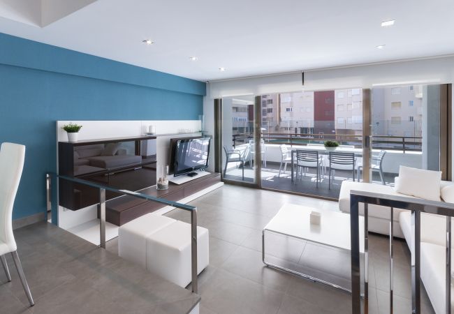 Apartment in Playa de Gandía - Amazing Apartment in front of the Beach with sunny terrace. Airco. Apartment in Playa de Gandía - Amazing Apartment in front of the Beach with sunny terrace. Airco.