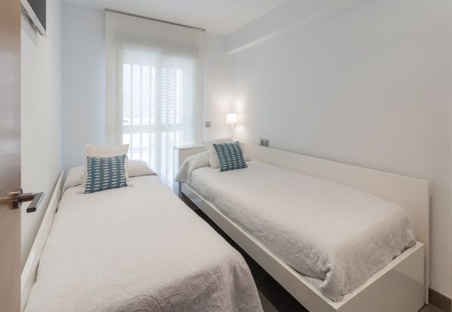 Apartment in Playa de Gandía - Amazing Apartment in front of the Beach with sunny terrace. Airco. Apartment in Playa de Gandía - Amazing Apartment in front of the Beach with sunny terrace. Airco.