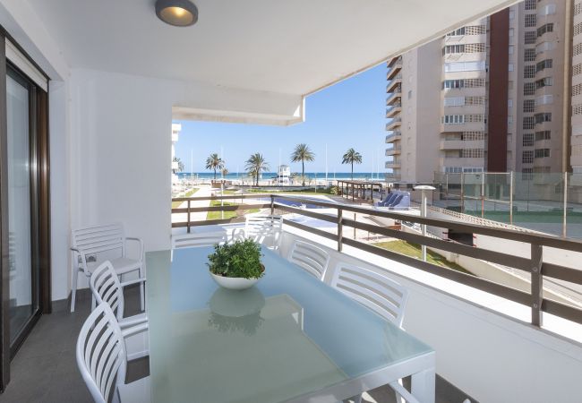Apartment in Playa de Gandía - Amazing Apartment in front of the Beach with sunny terrace. Airco. Apartment in Playa de Gandía - Amazing Apartment in front of the Beach with sunny terrace. Airco.