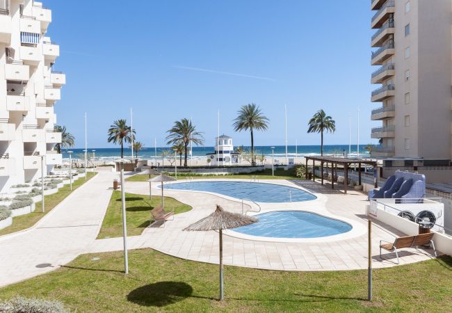 Apartment in Playa de Gandía - Amazing Apartment in front of the Beach with sunny terrace. Airco. Apartment in Playa de Gandía - Amazing Apartment in front of the Beach with sunny terrace. Airco.