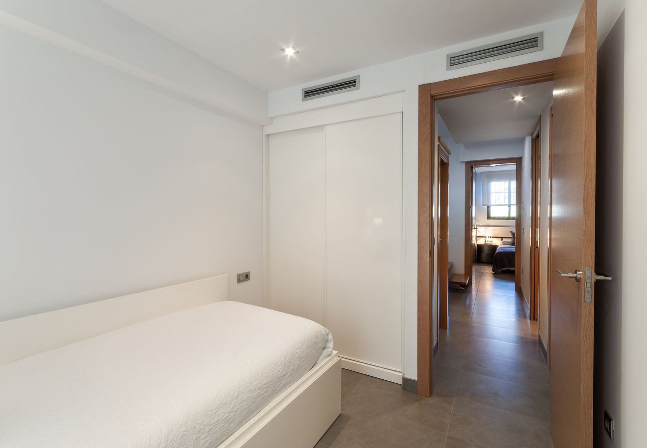 Apartment in Playa de Gandía - Amazing Apartment in front of the Beach with sunny terrace. - only families