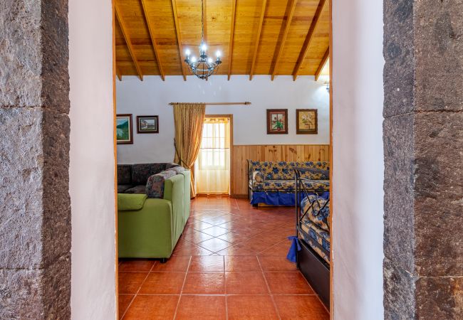 House in Moya - Mari House With Jacuzzi and BBQ by CanariasGetaway House in Moya - Mari House With Jacuzzi and BBQ by CanariasGetaway