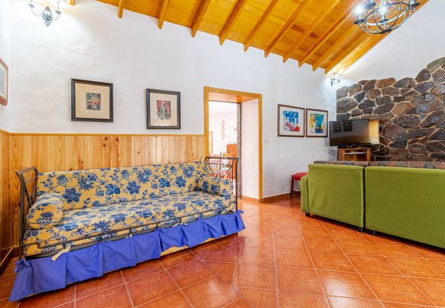 House in Moya - Mari House With Jacuzzi and BBQ by CanariasGetaway House in Moya - Mari House With Jacuzzi and BBQ by CanariasGetaway
