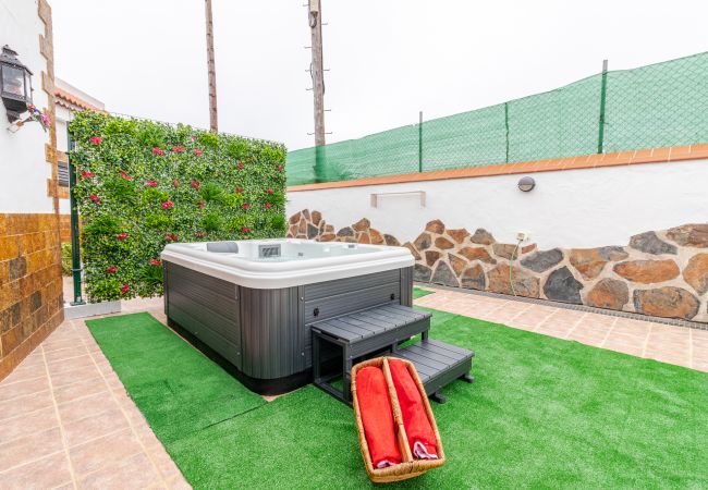 House in Moya - Mari House With Jacuzzi and BBQ by CanariasGetaway House in Moya - Mari House With Jacuzzi and BBQ by CanariasGetaway