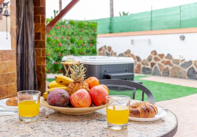 House in Moya - Mari House With Jacuzzi and BBQ by CanariasGetaway House in Moya - Mari House With Jacuzzi and BBQ by CanariasGetaway