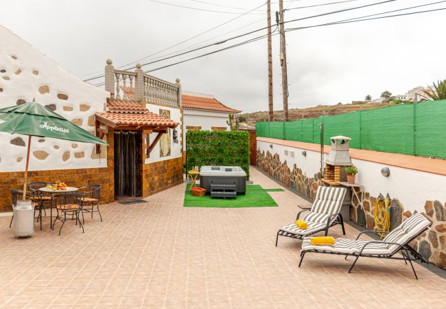 House in Moya - Mari House With Jacuzzi and BBQ by CanariasGetaway House in Moya - Mari House With Jacuzzi and BBQ by CanariasGetaway