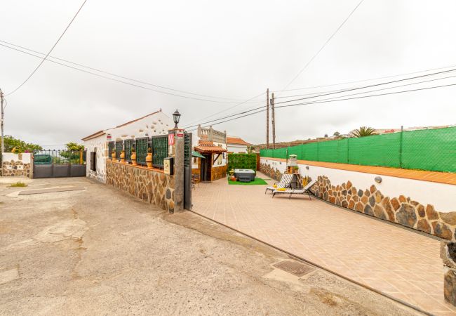 House in Moya - Mari House With Jacuzzi and BBQ by CanariasGetaway House in Moya - Mari House With Jacuzzi and BBQ by CanariasGetaway