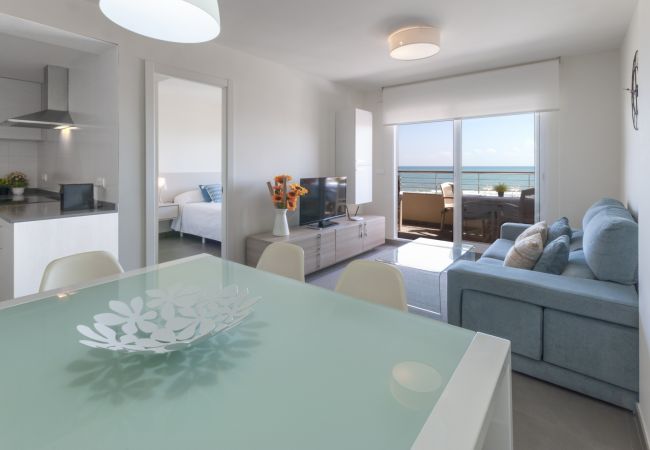 in Playa de Gandía - Amazing holidays in front of the sea. Fully refurbished