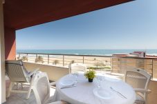 Apartment in Playa de Gandía - Amazing holidays in front of the sea. Fully refurbished