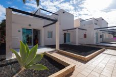 Aparthotel in Corralejo - HomeForGuest Apartment 13 with terrace and pool in Corralejo