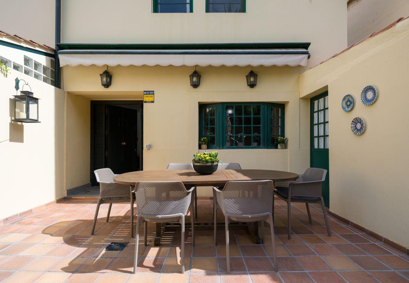 House in Santa Brígida - House with cozy garden BBQ 