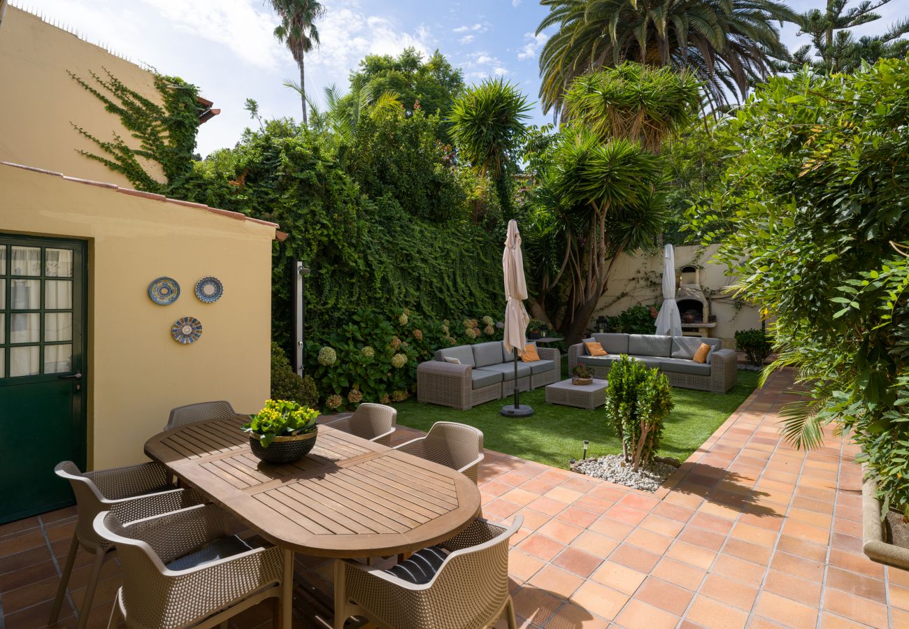 House in Santa Brígida - House with cozy garden BBQ 