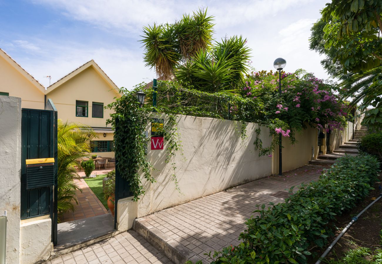 House in Santa Brígida - House with cozy garden BBQ 