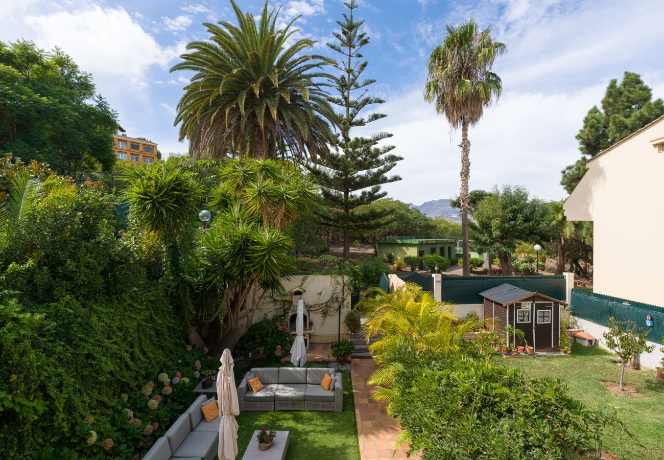 House in Santa Brígida - House with cozy garden BBQ 