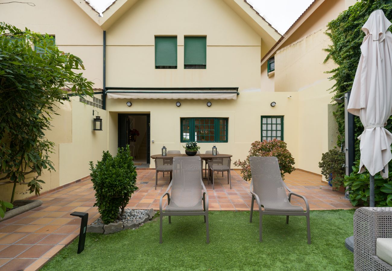 House in Santa Brígida - House with cozy garden BBQ 