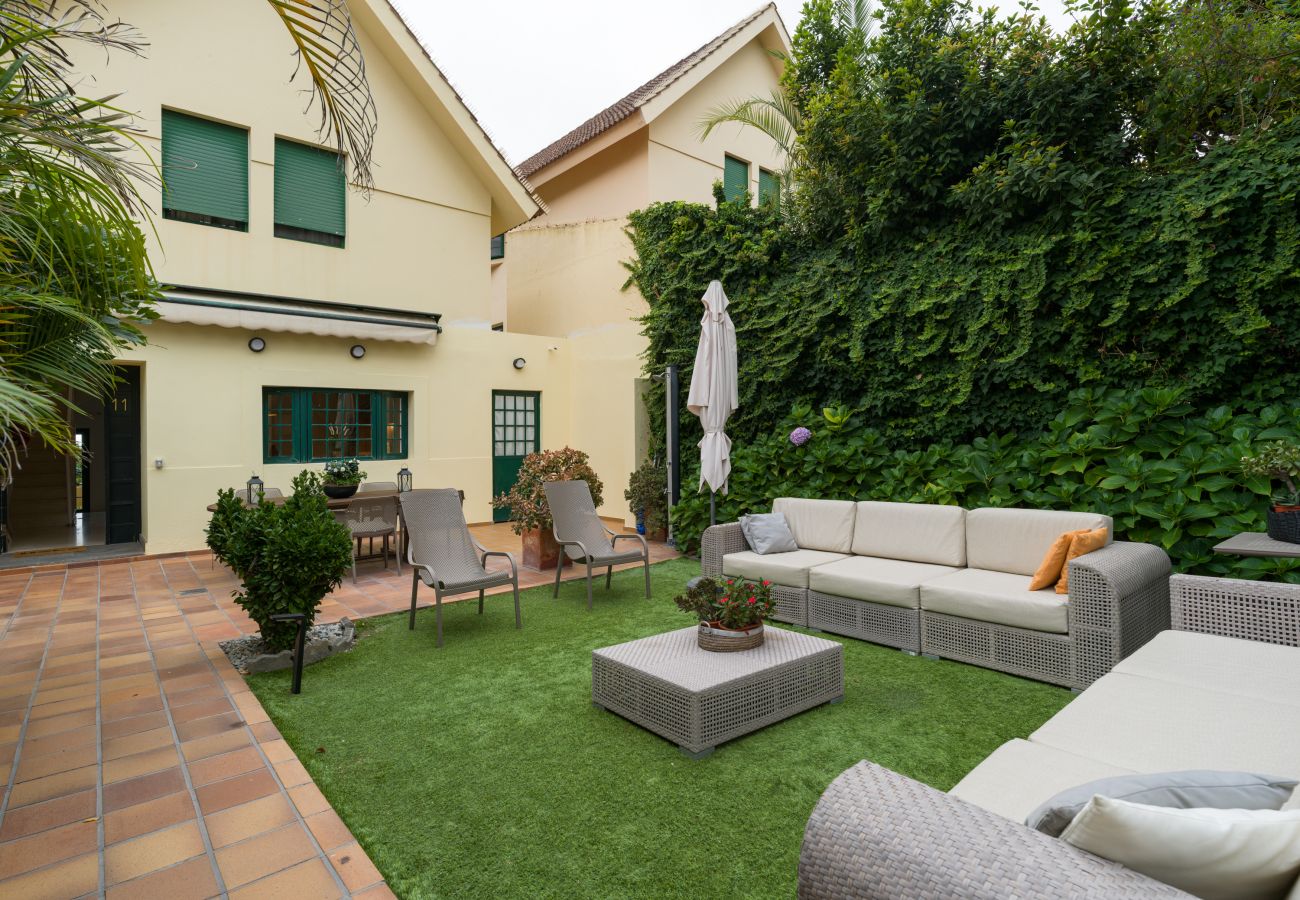 House in Santa Brígida - House with cozy garden BBQ 