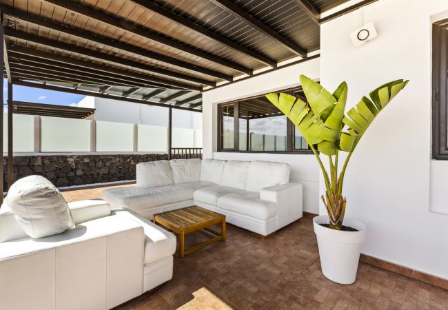 Villa in Tías - Villa 22; pool, sea views, air conditioning, up to six people.  Villa in Tías - Villa 22; pool, sea views, air conditioning, up to six people.