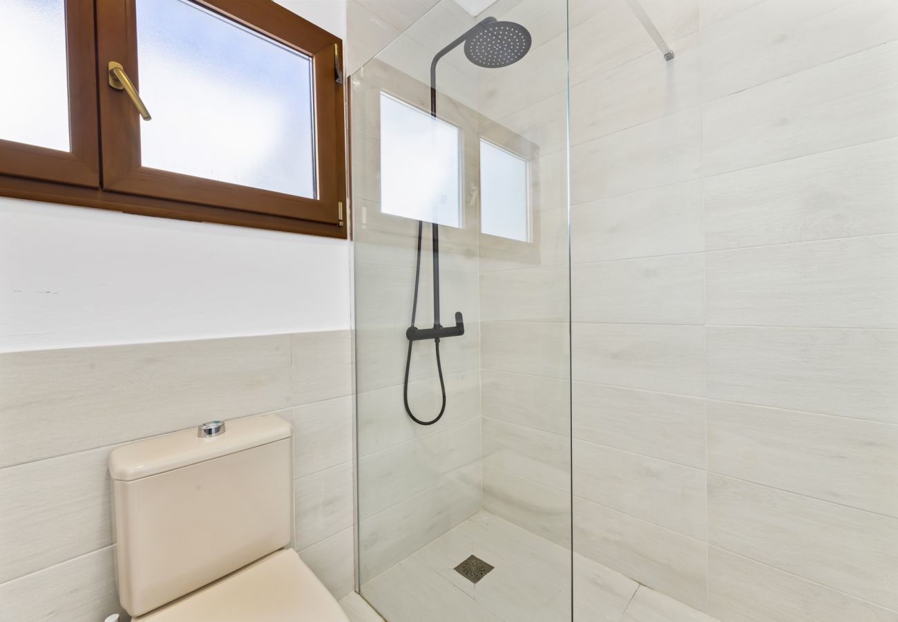 Villa in Tías - Villa 22; pool, sea views, air conditioning, up to six people.  Villa in Tías - Villa 22; pool, sea views, air conditioning, up to six people.