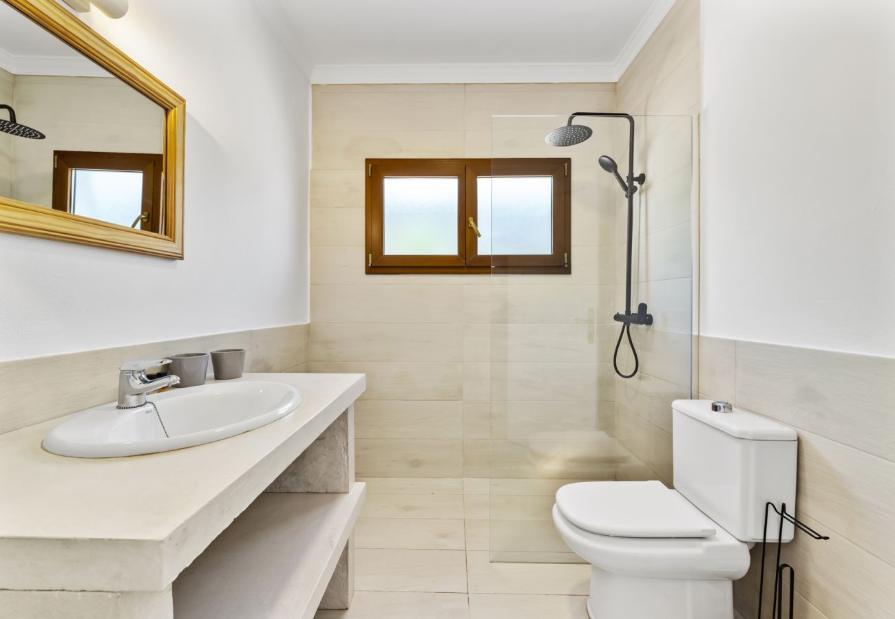 Villa in Tías - Villa 22; pool, sea views, air conditioning, up to six people.  Villa in Tías - Villa 22; pool, sea views, air conditioning, up to six people.