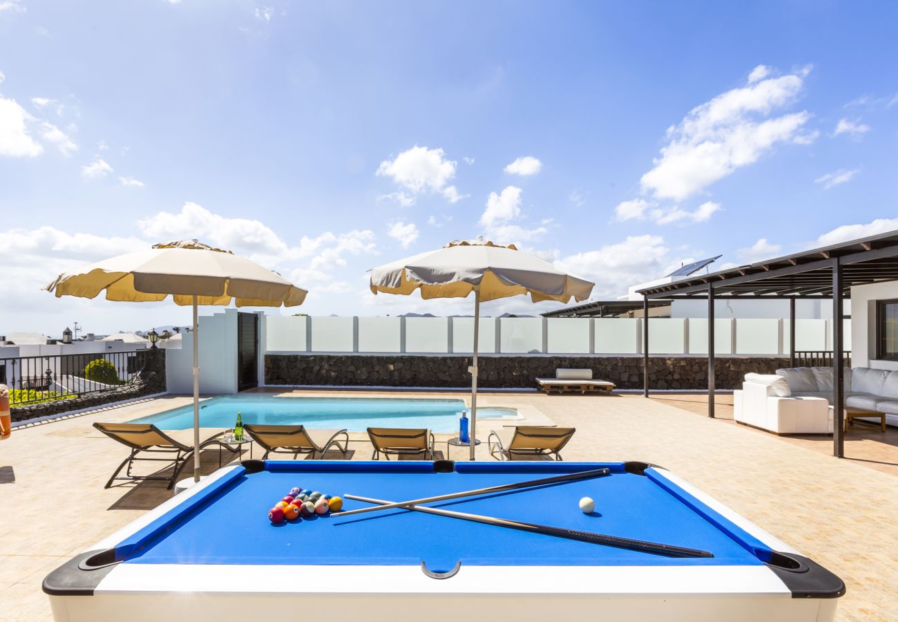 Villa in Tías - Villa 22; pool, sea views, air conditioning, up to six people.  Villa in Tías - Villa 22; pool, sea views, air conditioning, up to six people.