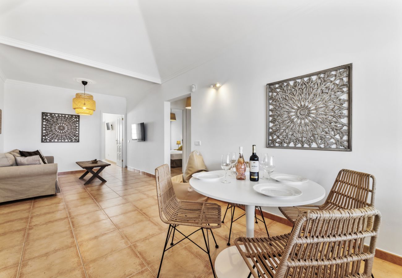 Villa in Tías - Villa 22; pool, sea views, air conditioning, up to six people.  Villa in Tías - Villa 22; pool, sea views, air conditioning, up to six people.