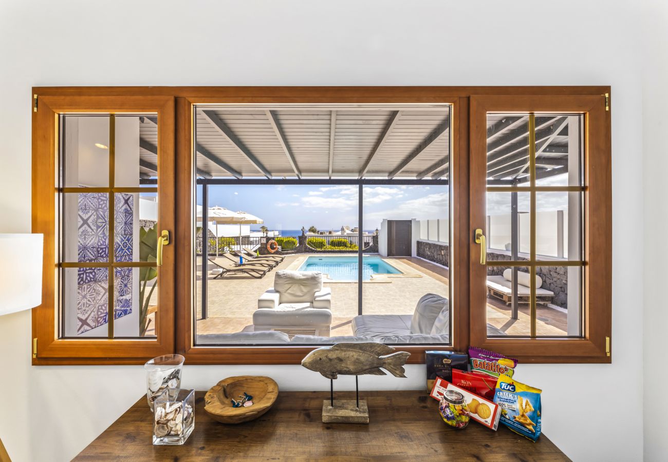 Villa in Tías - Villa 22; pool, sea views, air conditioning, up to six people.  Villa in Tías - Villa 22; pool, sea views, air conditioning, up to six people.