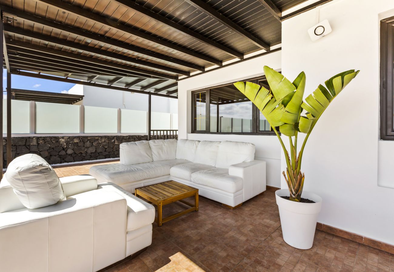 Villa in Tías - Villa 22; pool, sea views, air conditioning, up to six people.  Villa in Tías - Villa 22; pool, sea views, air conditioning, up to six people.