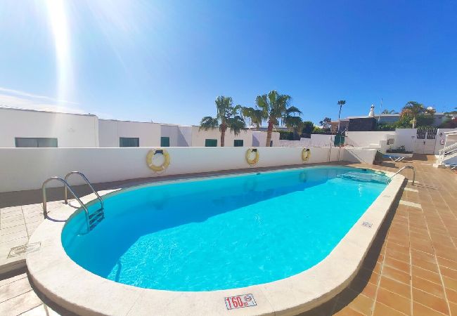 Studio in Puerto del Carmen - ZOE; two beds, TV, WIFI, equipped kitchen, bathroom, swimming pool and solarium  Studio in Puerto del Carmen - ZOE; two beds, TV, WIFI, equipped kitchen, bathroom, swimming pool and solarium