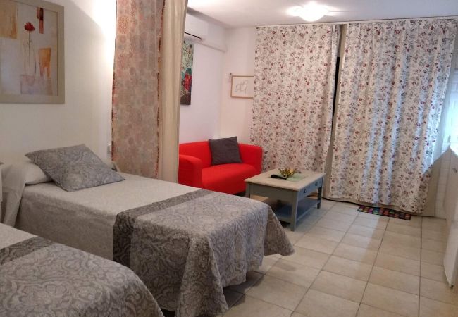 Studio in Puerto del Carmen - ZOE; two beds, TV, WIFI, equipped kitchen, bathroom, swimming pool and solarium  Studio in Puerto del Carmen - ZOE; two beds, TV, WIFI, equipped kitchen, bathroom, swimming pool and solarium