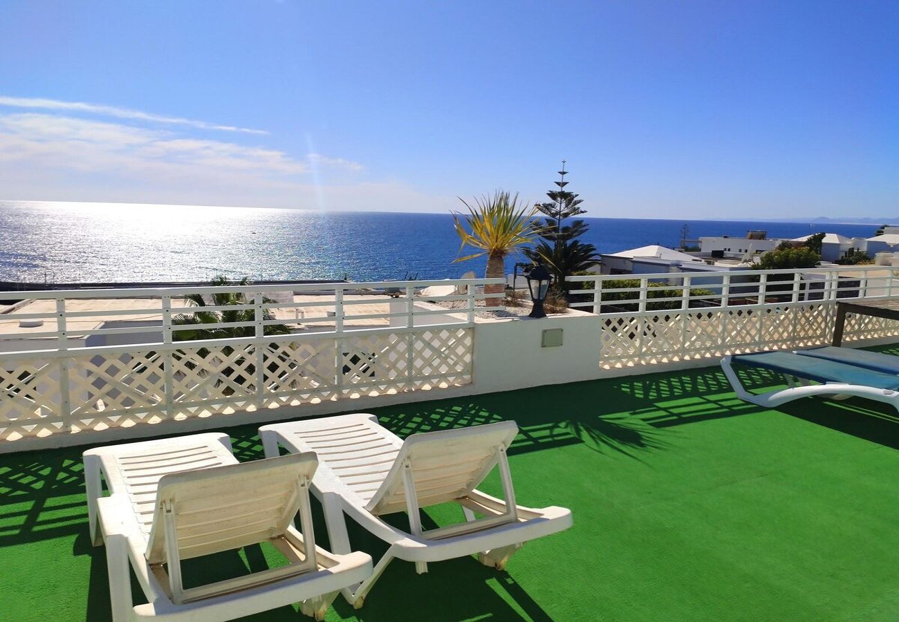 Studio in Puerto del Carmen - ZOE; two beds, TV, WIFI, equipped kitchen, bathroom, swimming pool and solarium 