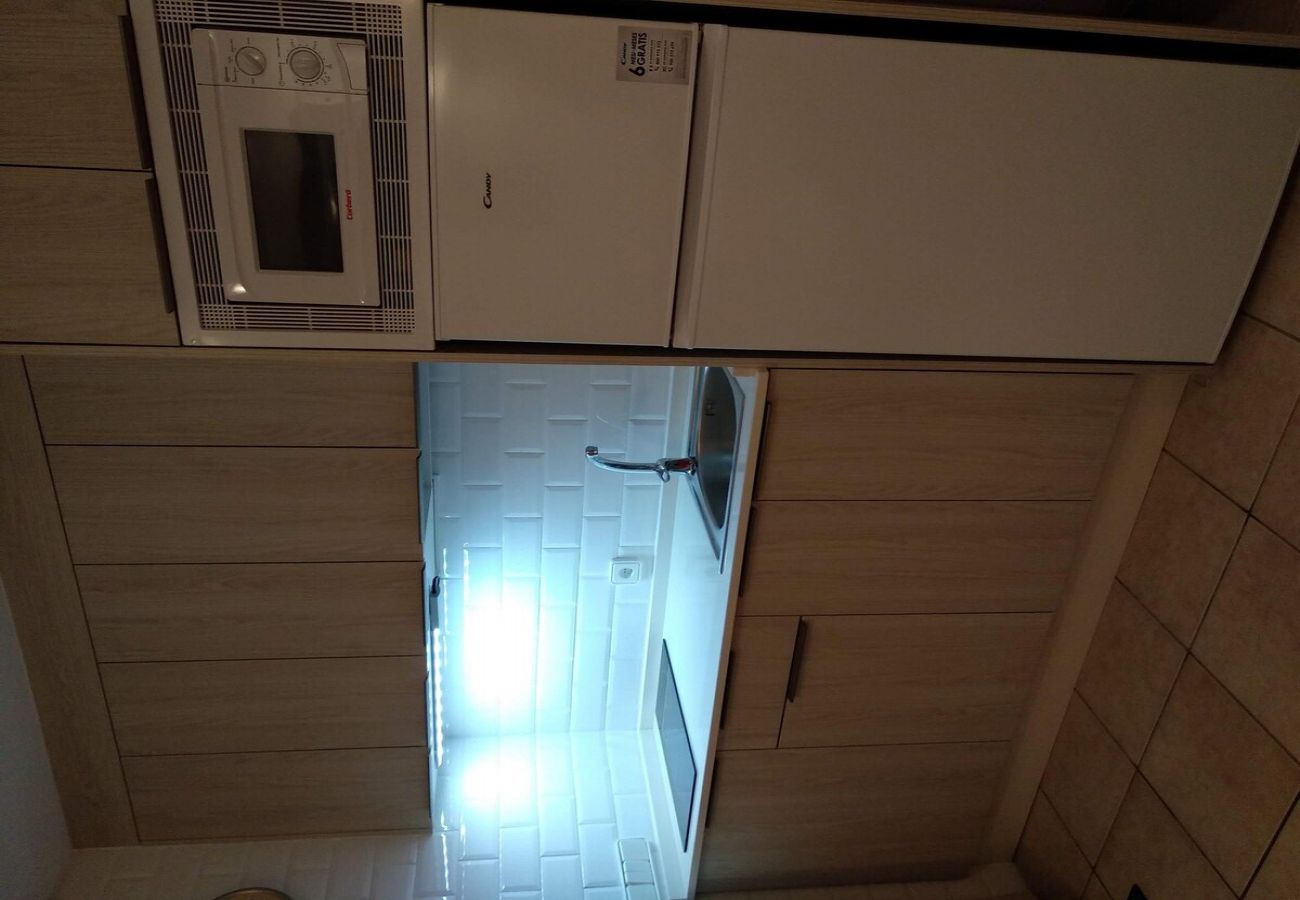 Studio in Puerto del Carmen - ZOE; two beds, TV, WIFI, equipped kitchen, bathroom, swimming pool and solarium 