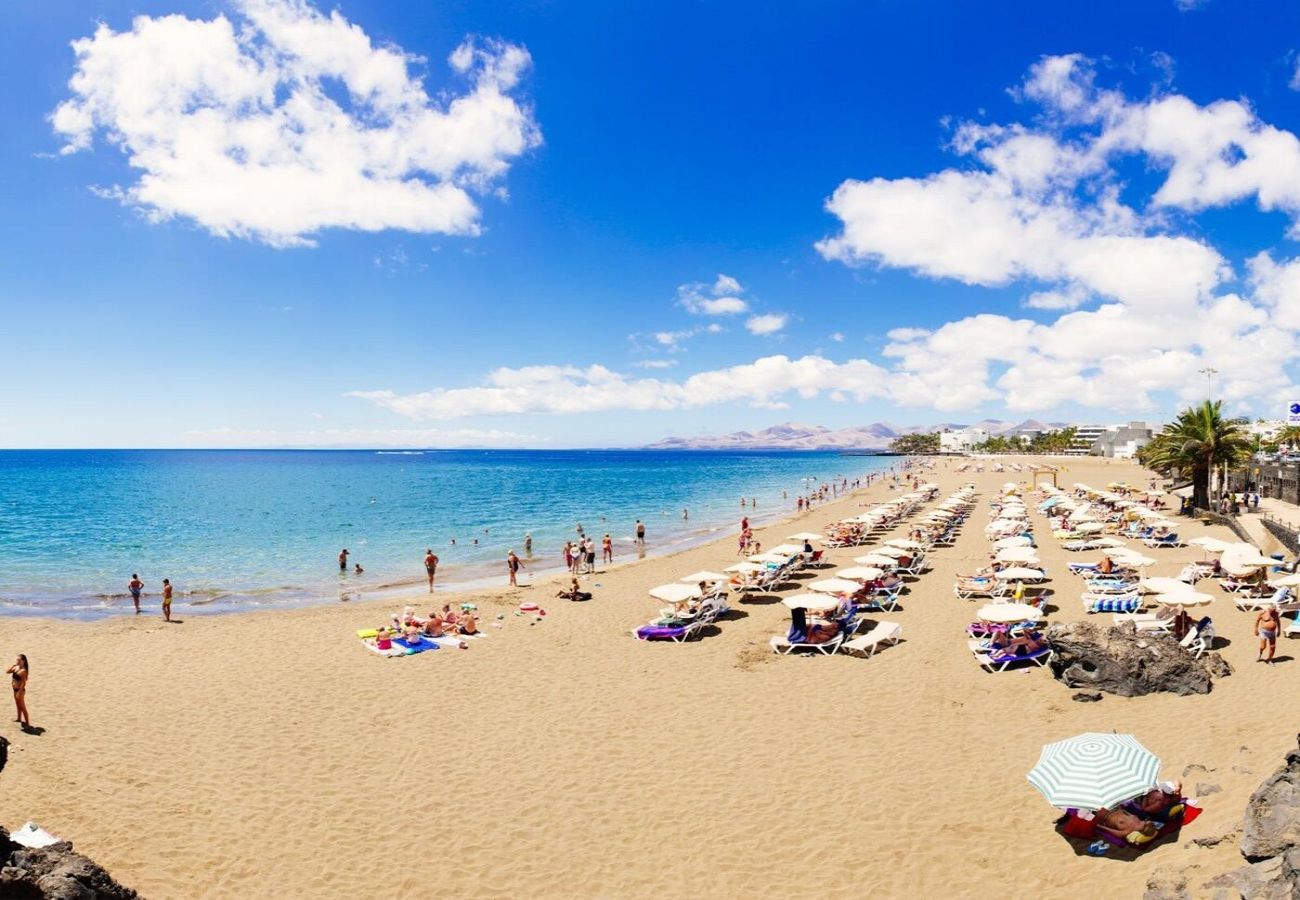 Studio in Puerto del Carmen - ZOE; two beds, TV, WIFI, equipped kitchen, bathroom, swimming pool and solarium 