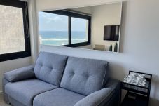 Apartment in Las Palmas de Gran Canaria - HomeForGuest Modern Apartment with direct views to Las Canteras