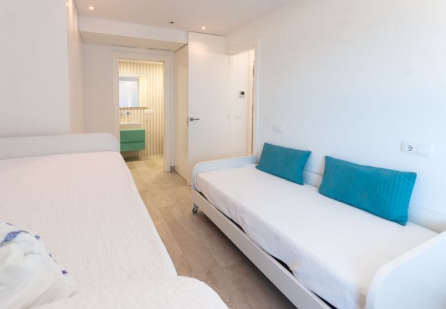 Apartment in Playa de Gandía - Elegante Apartamento familiar de 2 dormitorios, piscinas y vistas al Mar Apartment in Playa de Gandía - Elegante Apartamento familiar de 2 dormitorios, piscinas y vistas al Mar