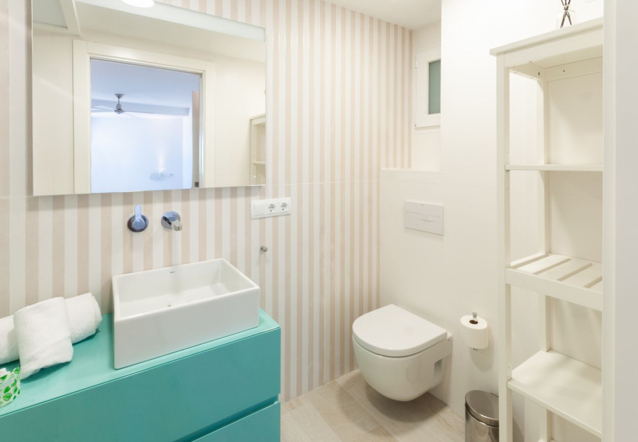 Apartment in Playa de Gandía - Elegant 2-bedroom family apartment, swimming pools and sea views - FAMILIES ONLY