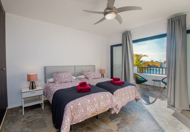 House in Playa Blanca - La niña bonita - poolside villa with sea views House in Playa Blanca - La niña bonita - poolside villa with sea views