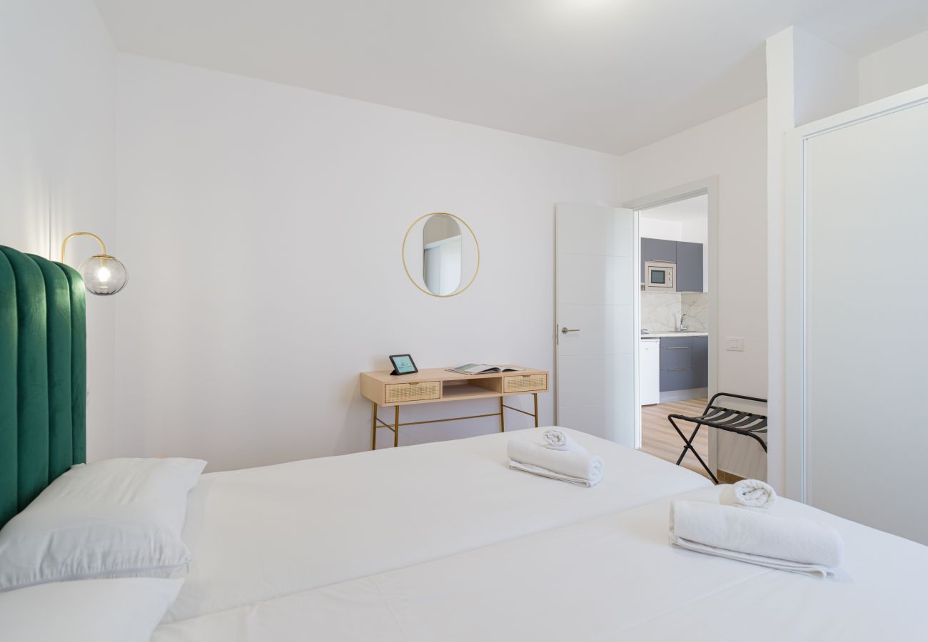 Apartment in Corralejo - Modern apartment. Swimming pool and terrace. Right on the beach in Corralejo - Home For Guest