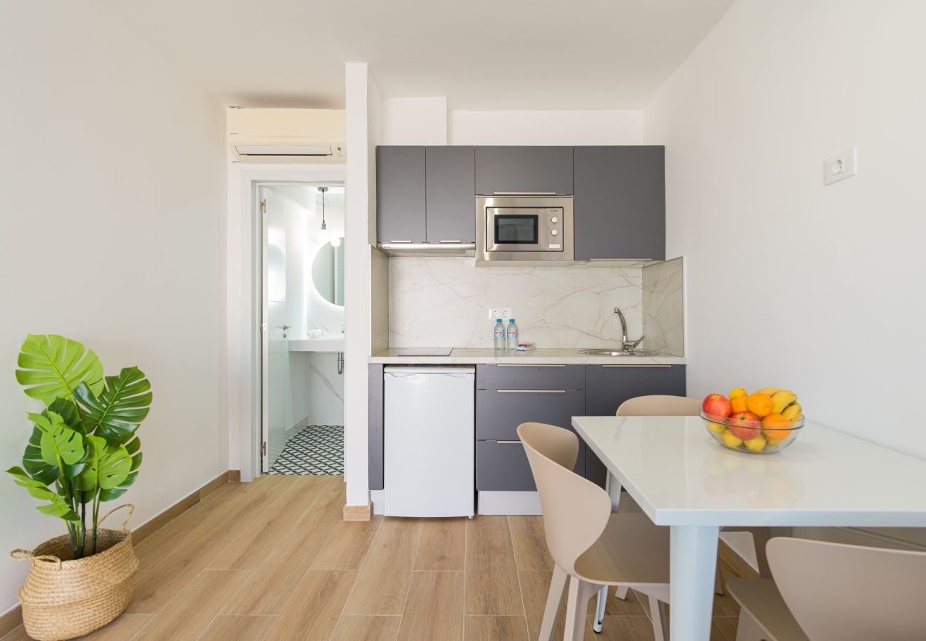 Apartment in Corralejo - Modern apartment. Swimming pool and terrace. Right on the beach in Corralejo - Home For Guest