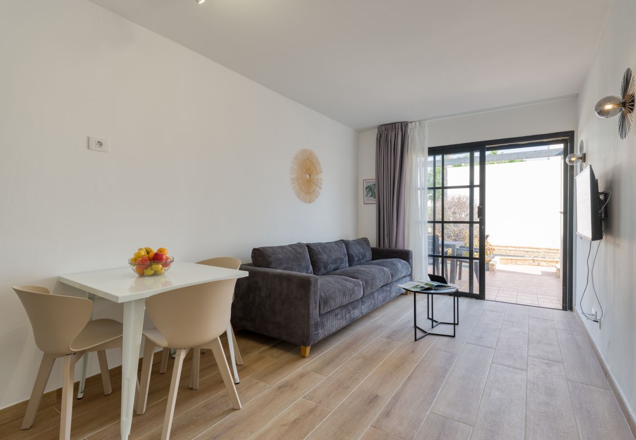 Apartment in Corralejo - Modern apartment. Swimming pool and terrace. Right on the beach in Corralejo - Home For Guest