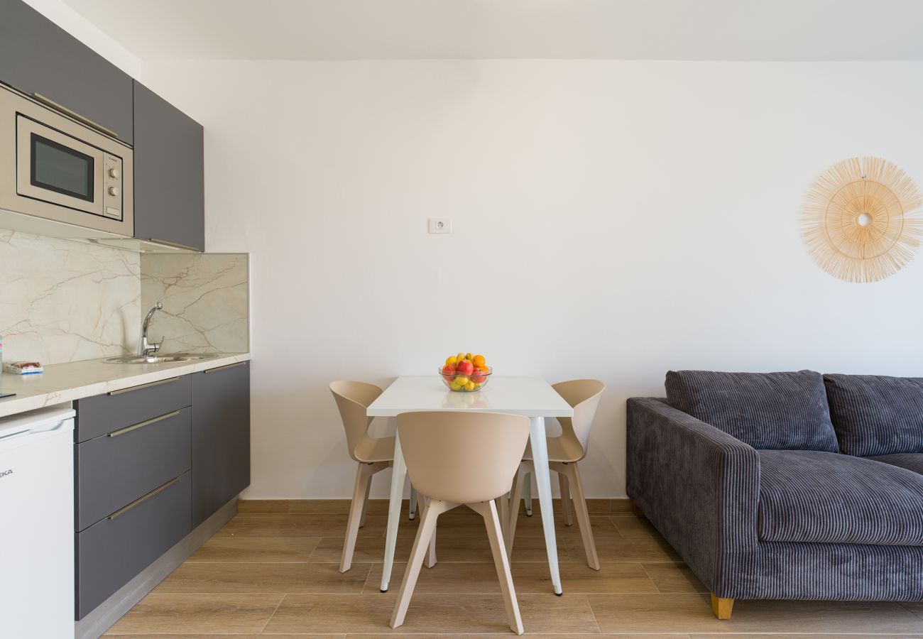 Apartment in Corralejo - Modern apartment. Swimming pool and terrace. Right on the beach in Corralejo - Home For Guest