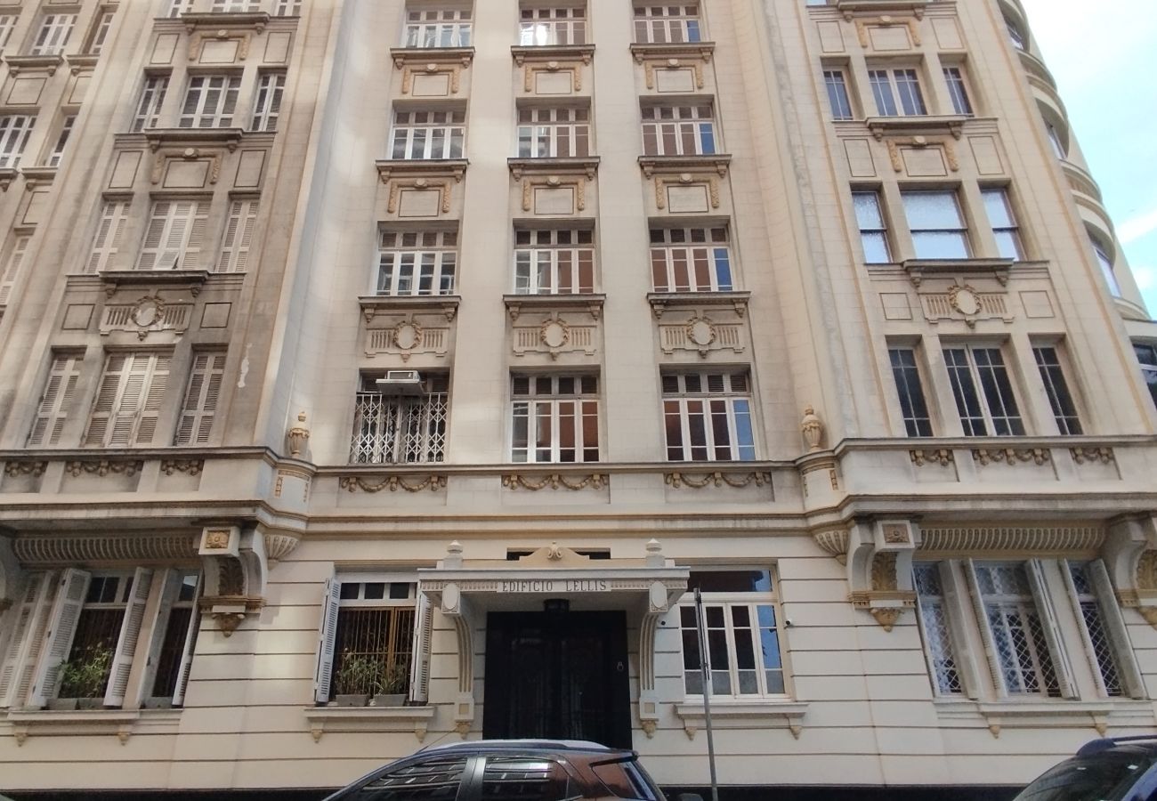 Apartment in Rio de Janeiro - Sea view, 50 metres from the beach | BI701