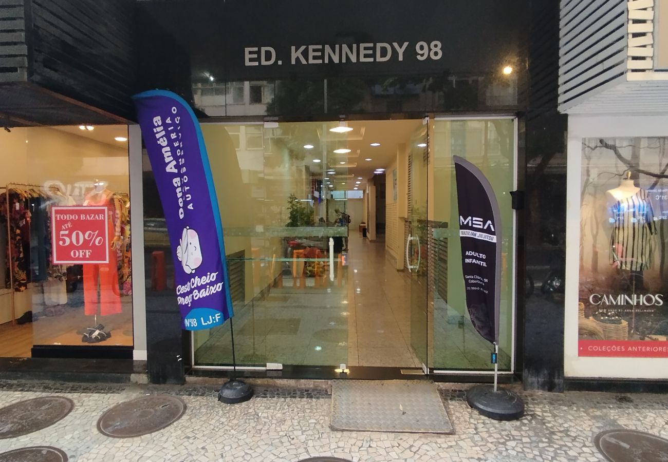 Apartment in Rio de Janeiro - 5 minutes from Copacabana beach | STC905