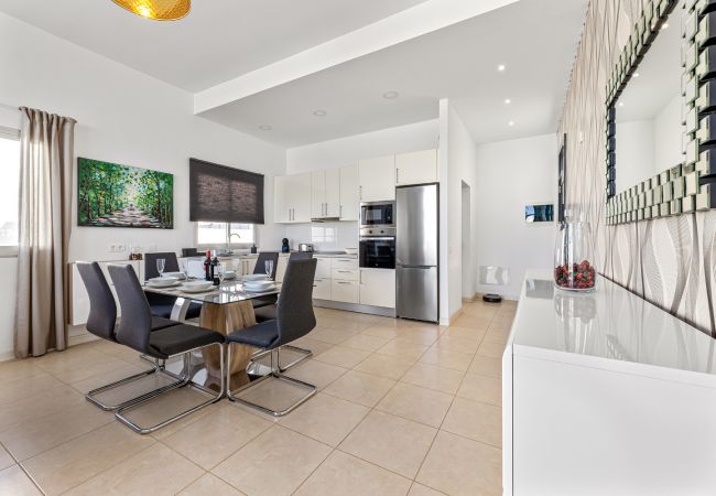 Villa in Playa Blanca - Villa La Sombrera Villa in Playa Blanca - Villa La Sombrera