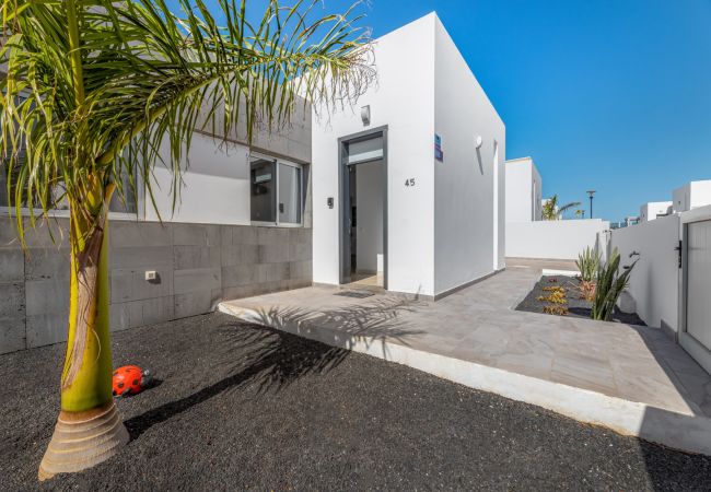 Villa in Playa Blanca - Villa La Sombrera Villa in Playa Blanca - Villa La Sombrera